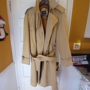 New AUSTIN MANOR heavy Trench. 40R